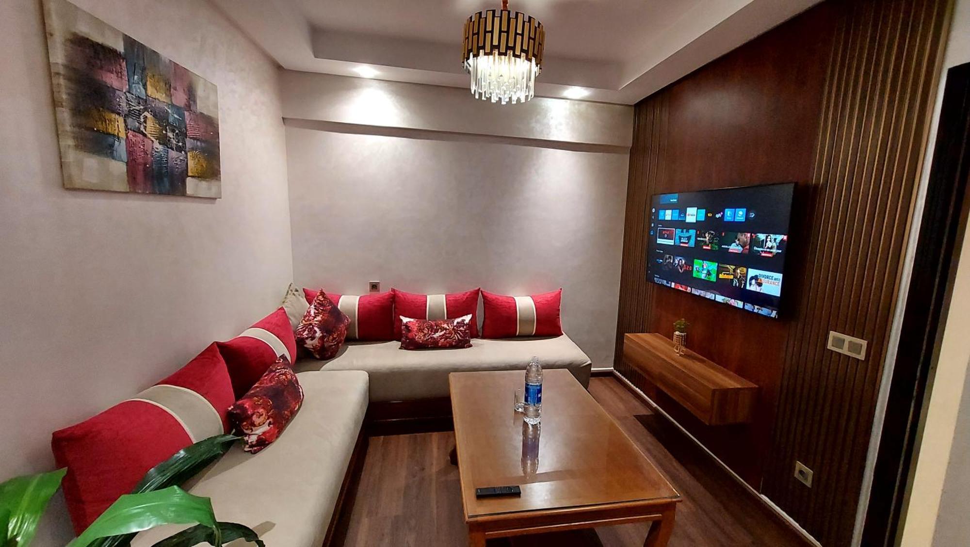 Luxury Downtown Apartment Of 80M2 In Front Of Hassan 2 Mosque And Sea From Family , Pour Famille , Interdit Couples Araabic Non Marie, Forbidden Unmarried Araabic Couples Basement Car Park カサブランカ エクステリア 写真