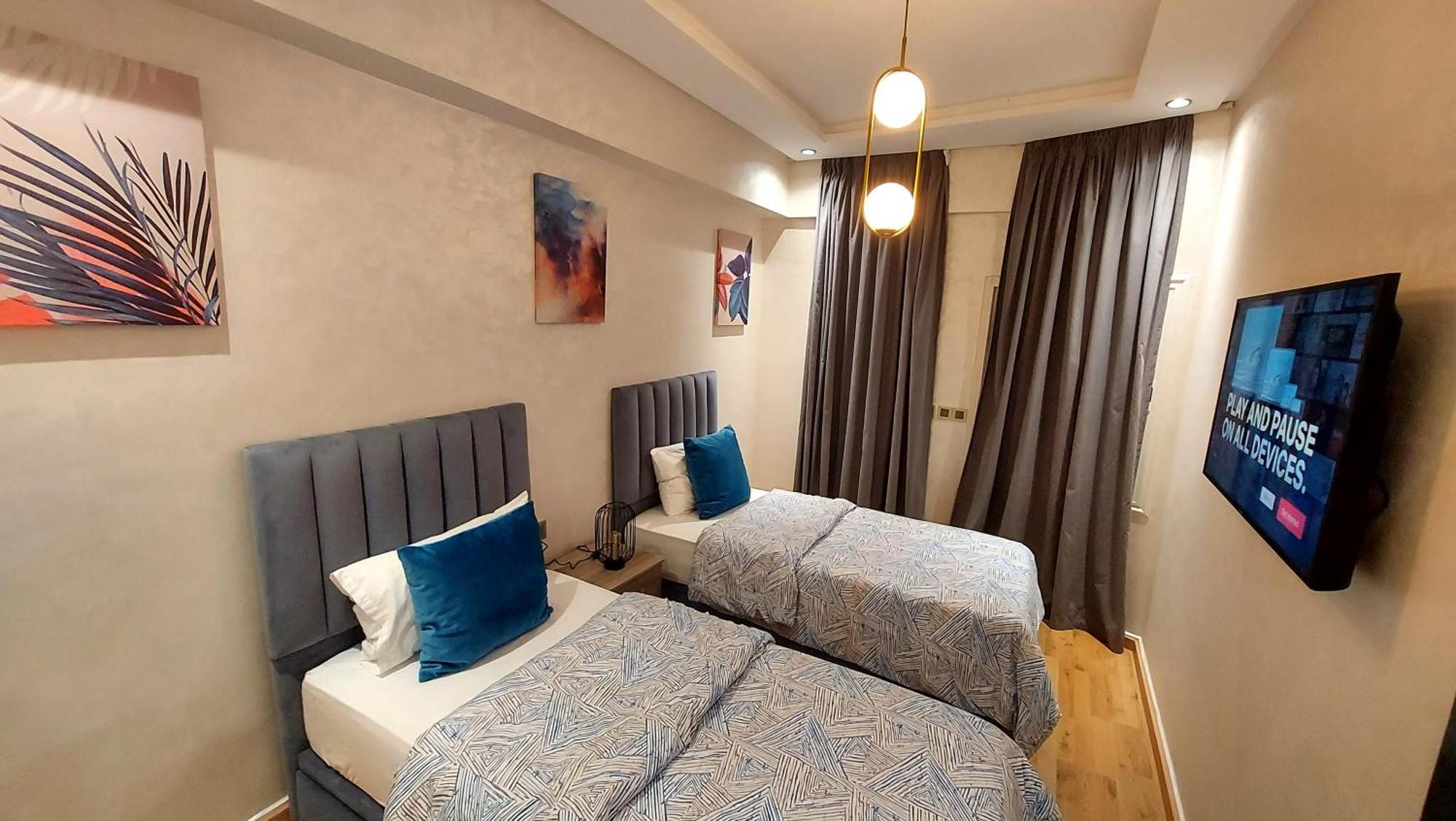 Luxury Downtown Apartment Of 80M2 In Front Of Hassan 2 Mosque And Sea From Family , Pour Famille , Interdit Couples Araabic Non Marie, Forbidden Unmarried Araabic Couples Basement Car Park カサブランカ エクステリア 写真